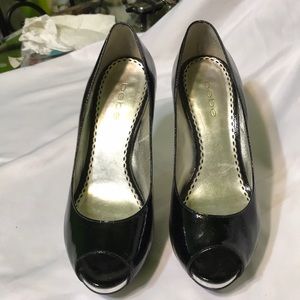 Be be open toes black pumps